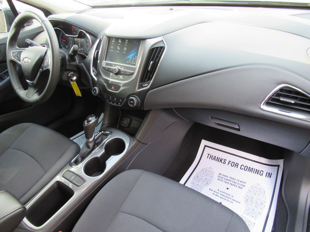 2018 Chevrolet Cruze Image 20