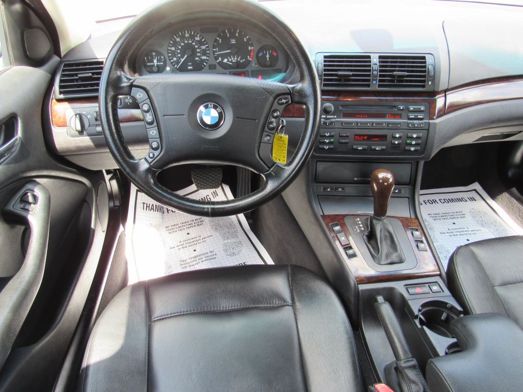 2005 BMW 3 Series Image 17