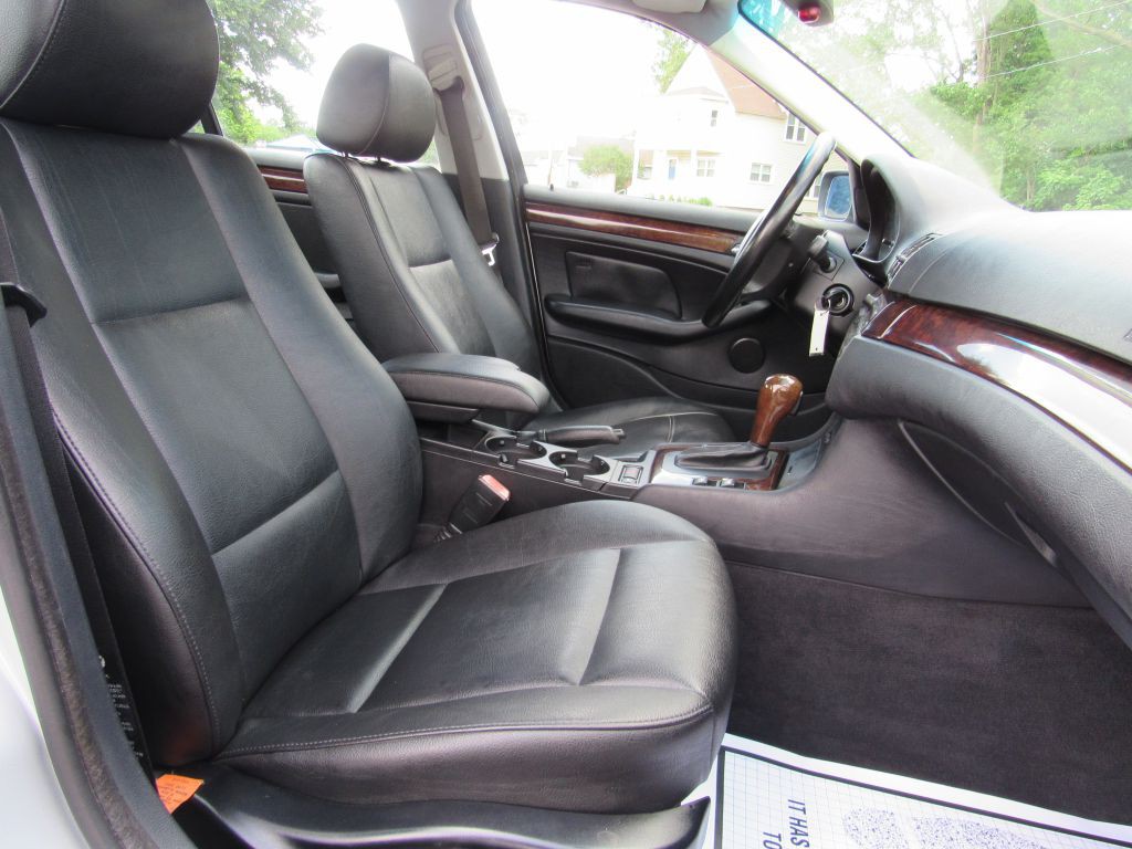 2005 BMW 3 Series Image 23