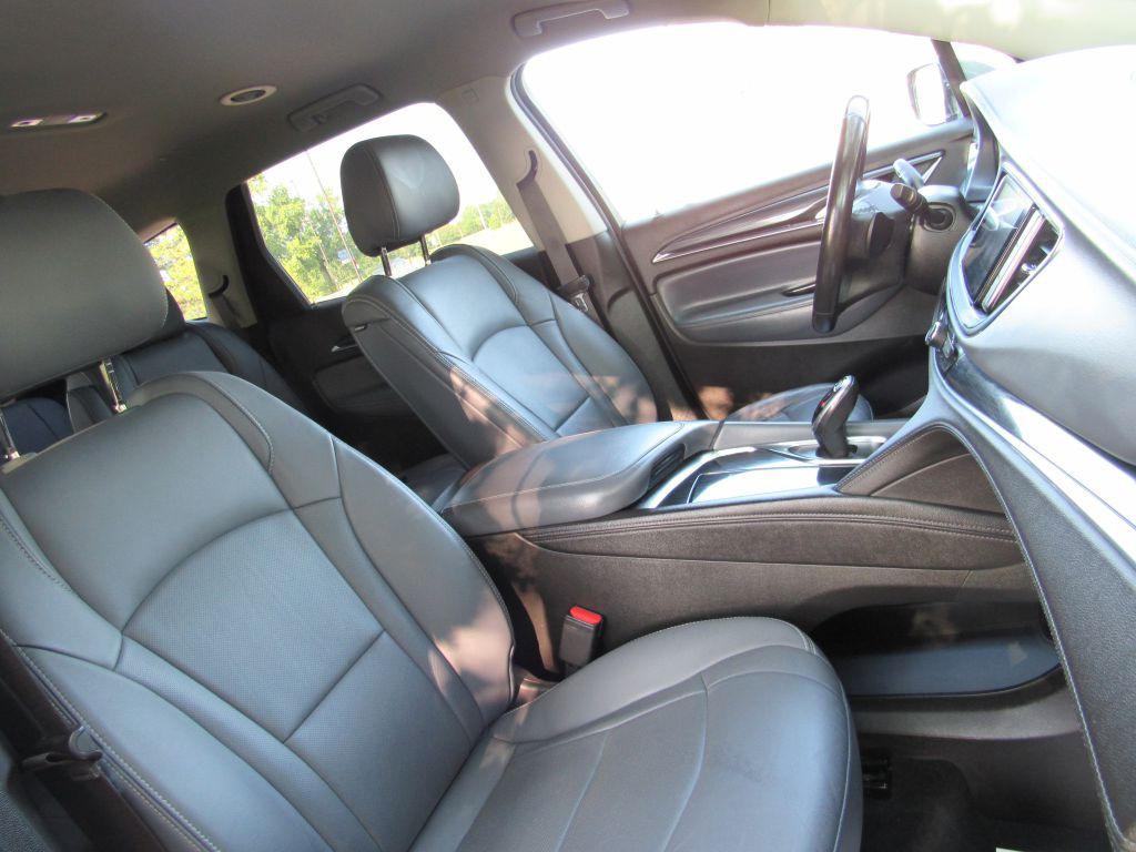 2021 Buick Enclave Image 24