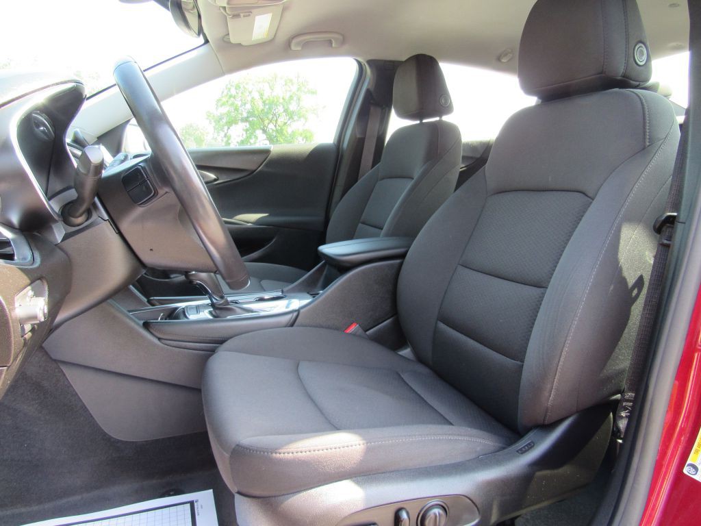 2018 Chevrolet Malibu Image 14