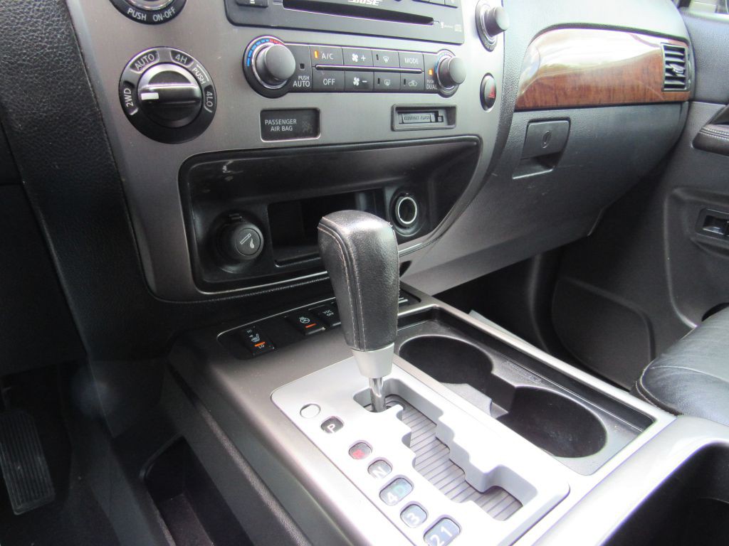 2011 Nissan Armada Image 18