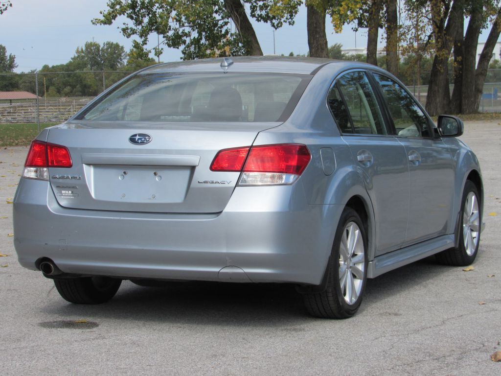 2014 Subaru Legacy Image 8