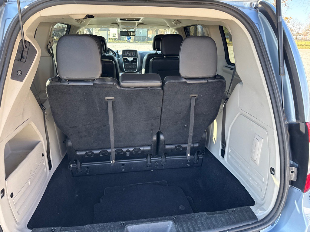 2013 Chrysler Town & Country Image 14