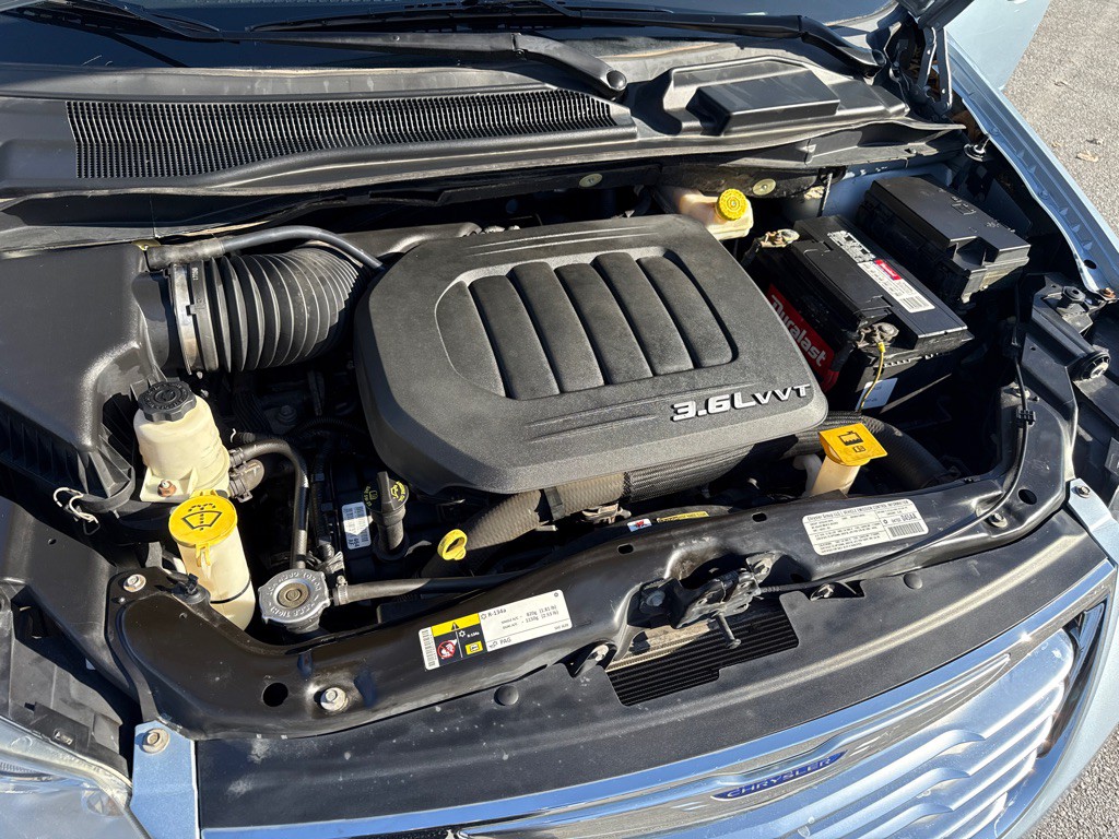 2013 Chrysler Town & Country Image 15