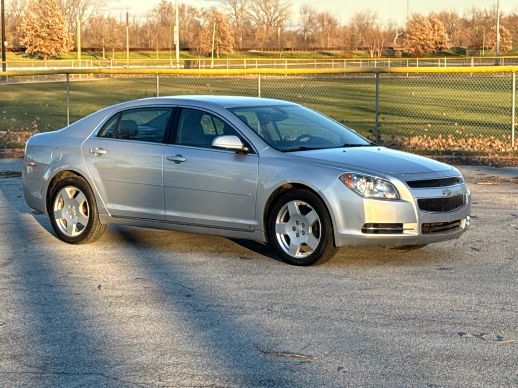 2009 Chevrolet Malibu Image 2