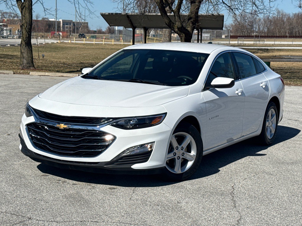 2024 Chevrolet Malibu Image 1