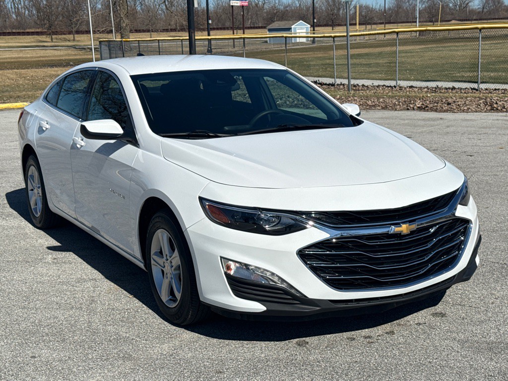 2024 Chevrolet Malibu Image 2