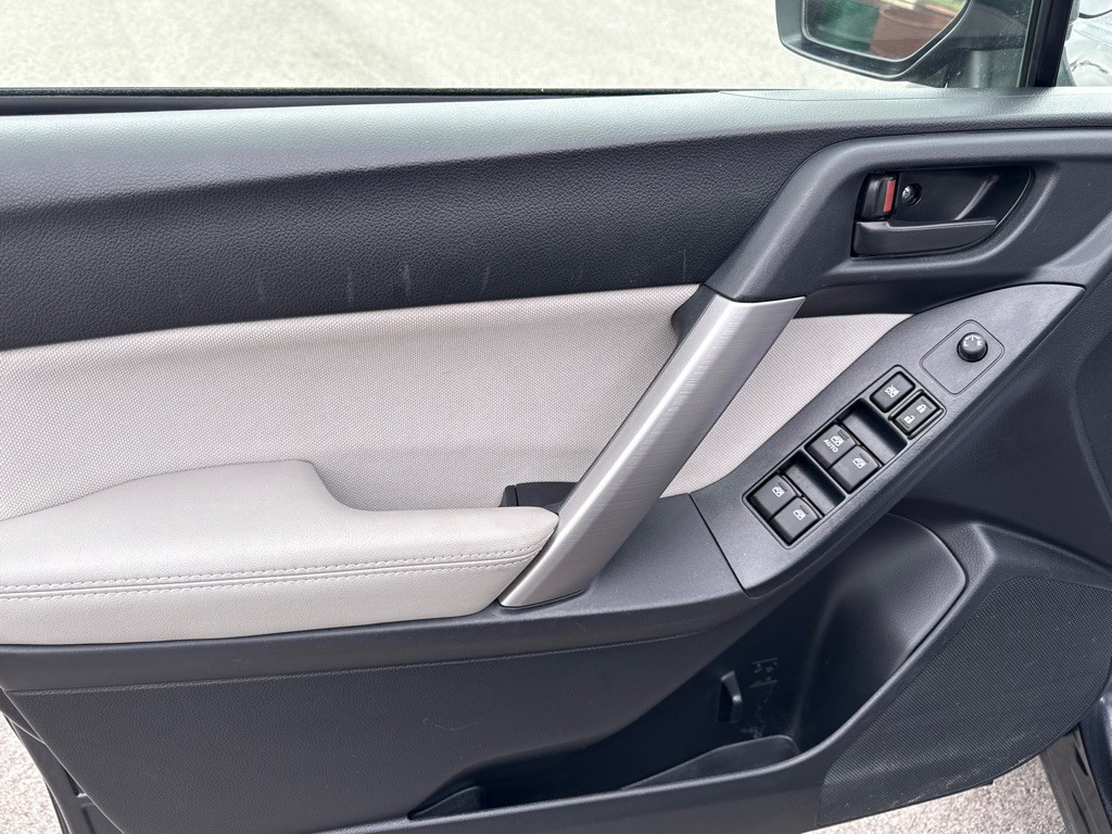 2016 Subaru Forester Image 8