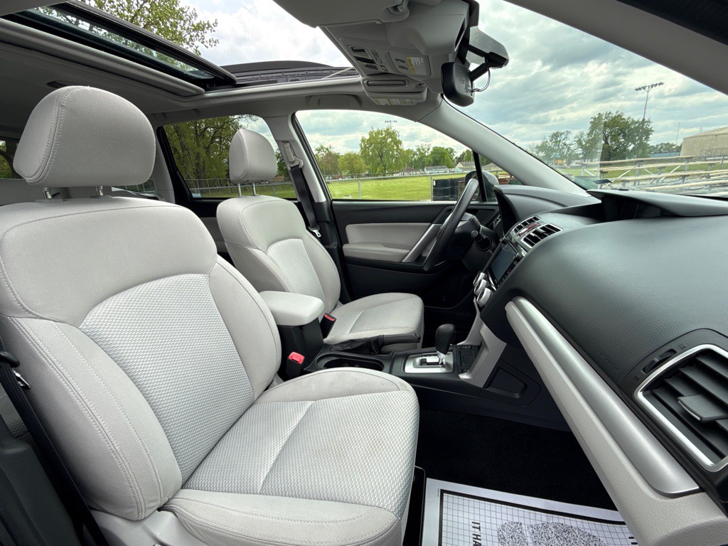 2016 Subaru Forester Image 21