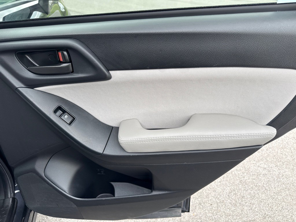 2016 Subaru Forester Image 23