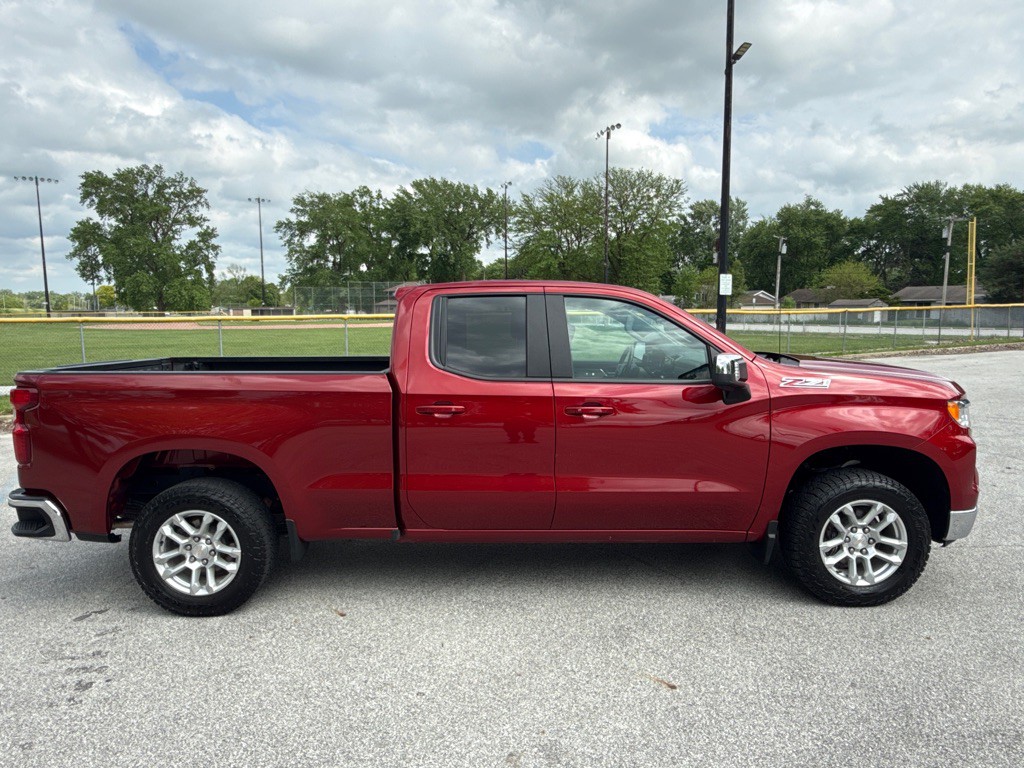 2024 Chevrolet Silverado 1500 Image 3