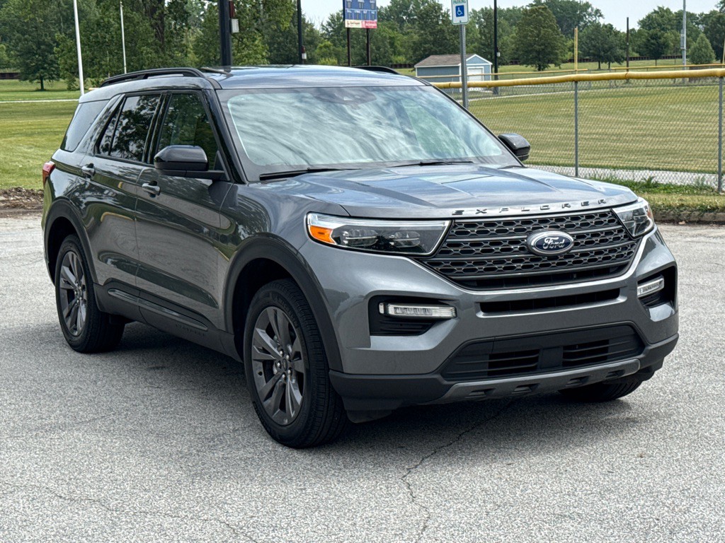 2023 Ford Explorer Image 2