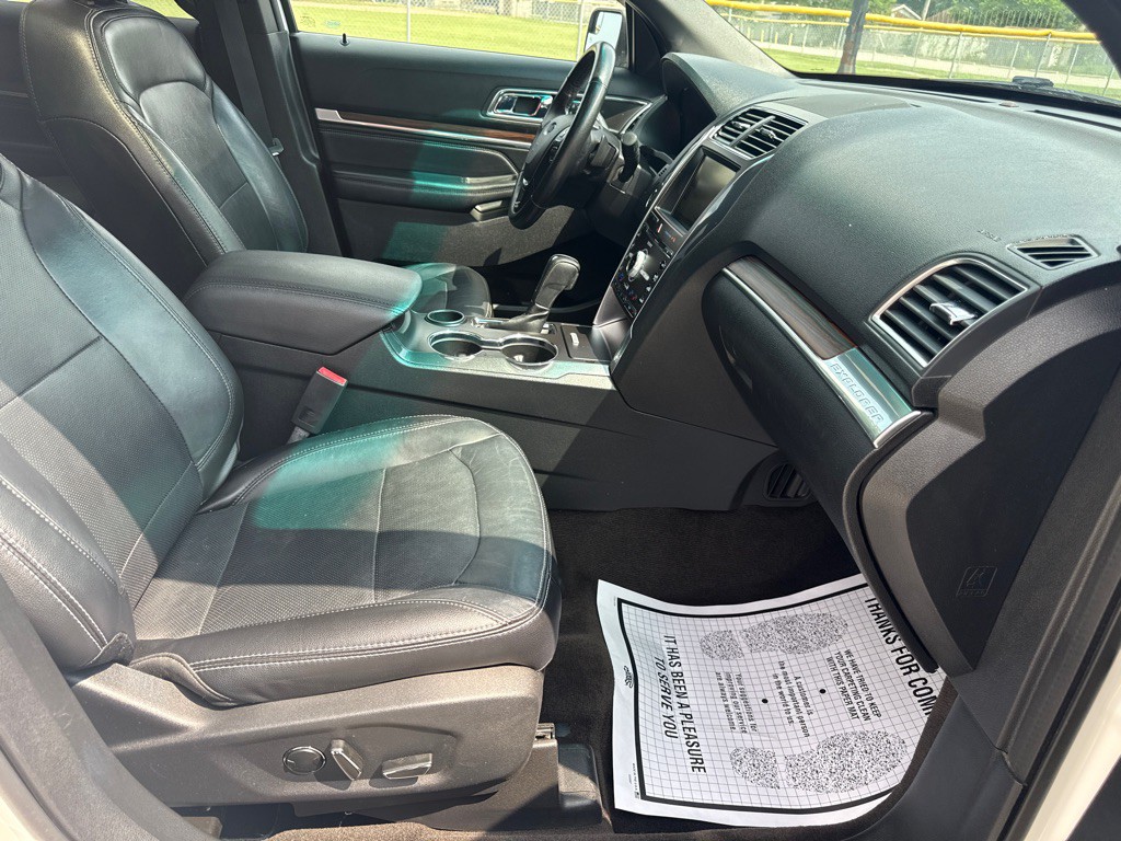 2016 Ford Explorer Image 22