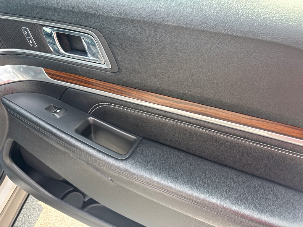 2016 Ford Explorer Image 24