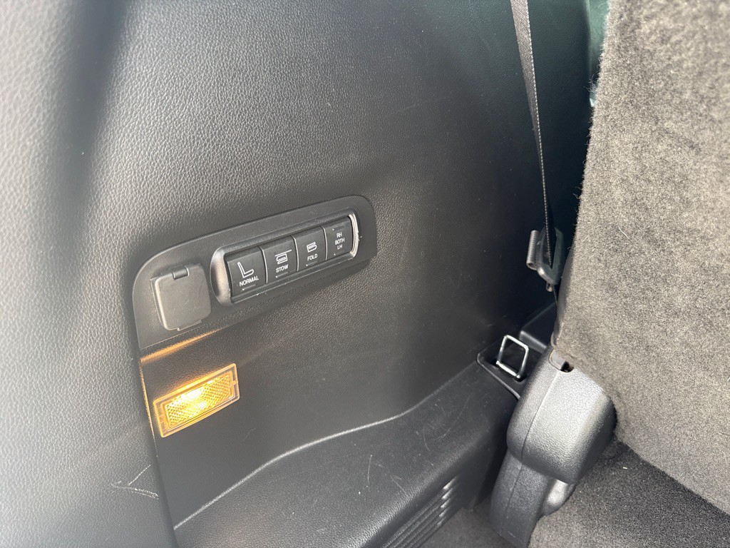 2016 Ford Explorer Image 32