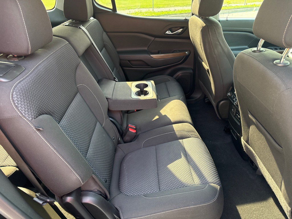 2021 GMC Acadia Image 24