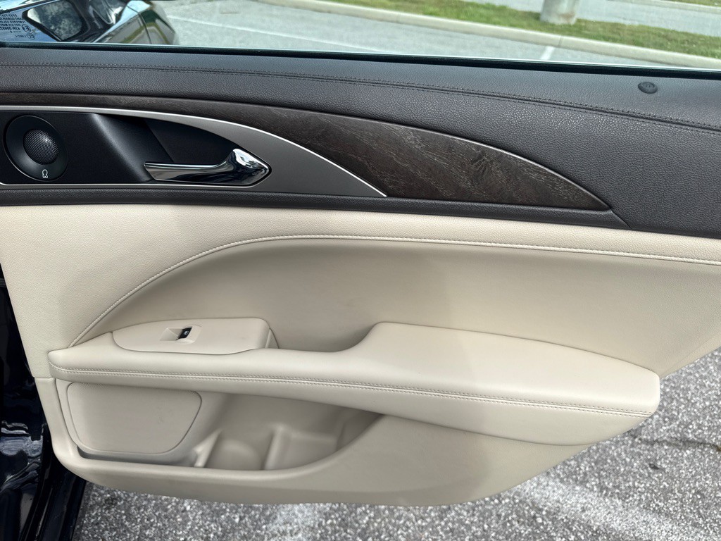 2020 Lincoln MKZ Image 30