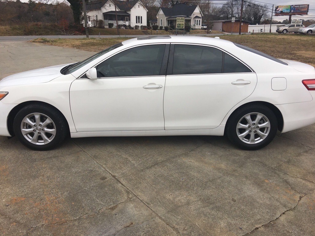 2011 Toyota Camry Image 1