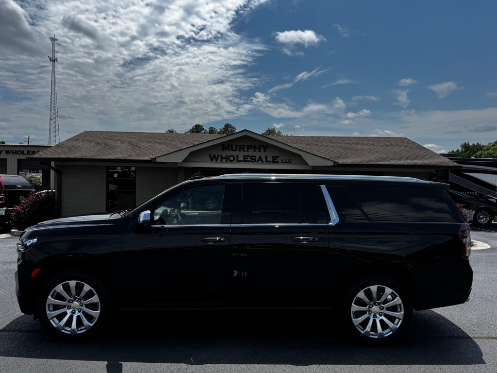 2021 Chevrolet Suburban Image 1