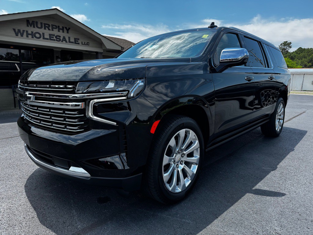 2021 Chevrolet Suburban Image 2