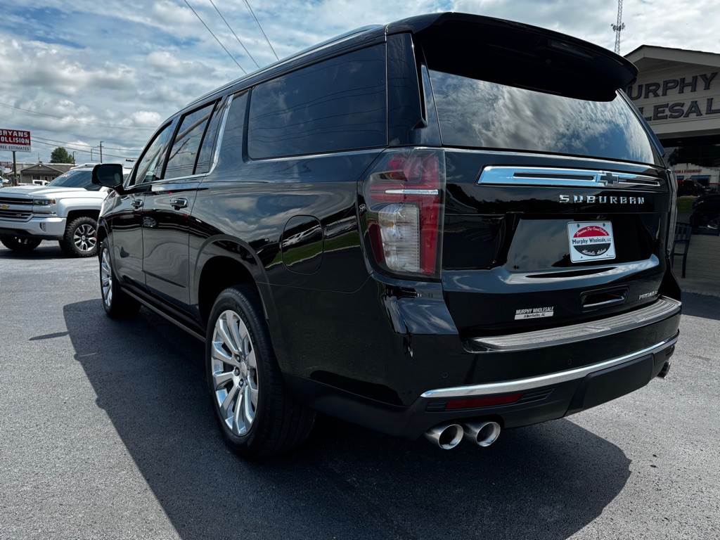 2021 Chevrolet Suburban Image 3