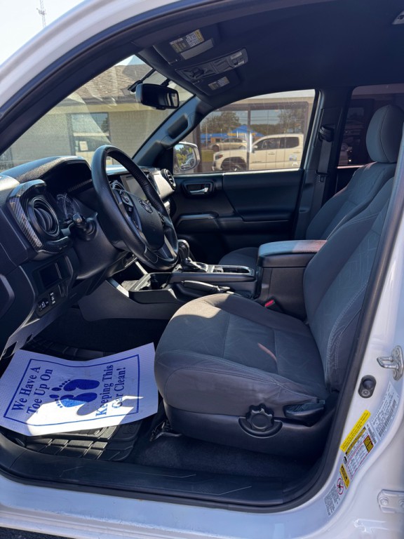 2016 Toyota Tacoma Image 12
