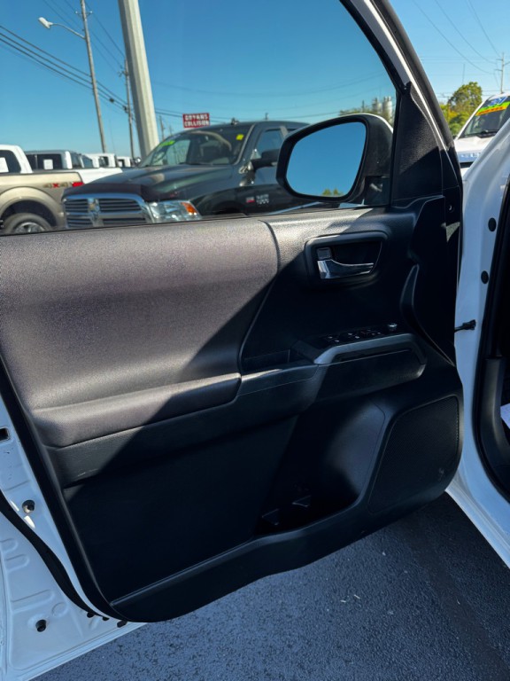 2016 Toyota Tacoma Image 15