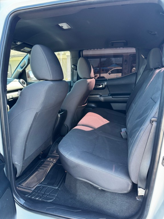2016 Toyota Tacoma Image 16