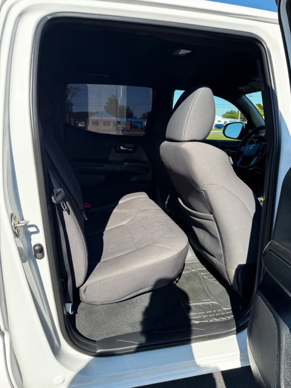 2016 Toyota Tacoma Image 18