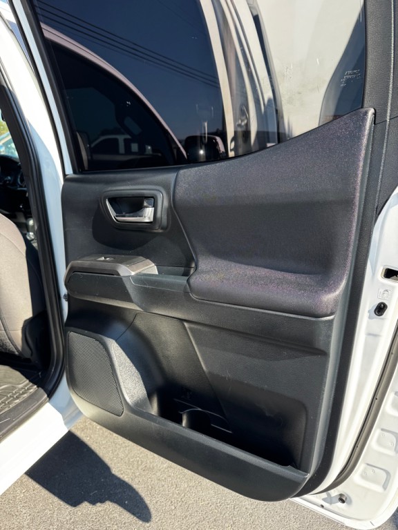 2016 Toyota Tacoma Image 19