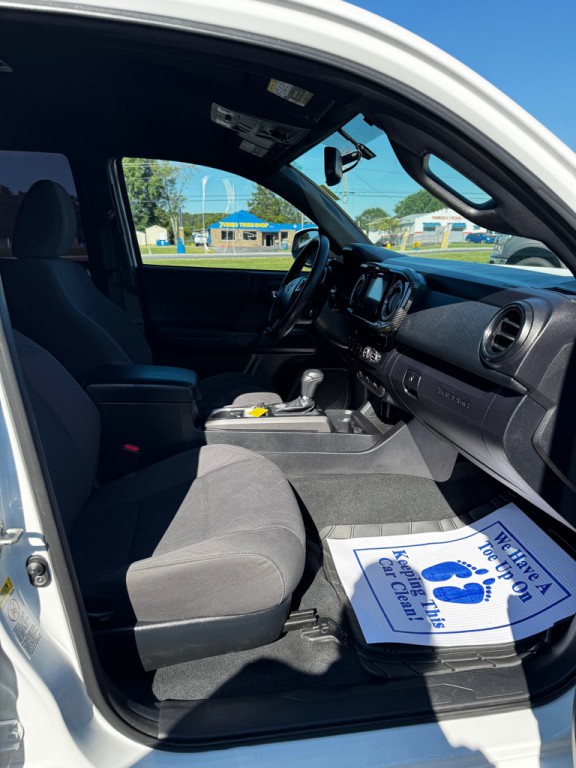 2016 Toyota Tacoma Image 20