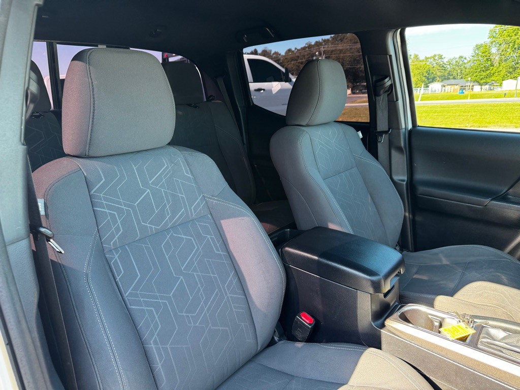 2016 Toyota Tacoma Image 23