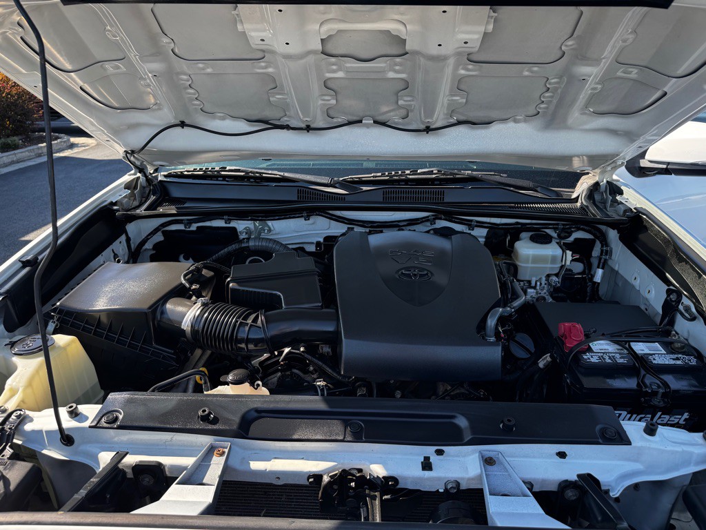 2016 Toyota Tacoma Image 24