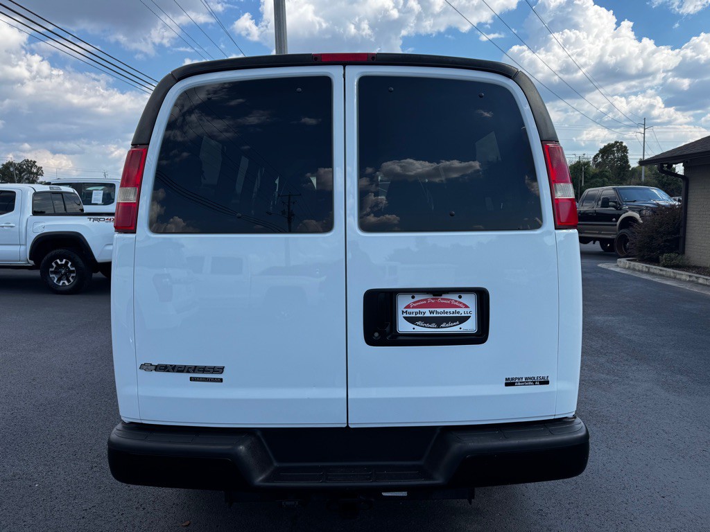 2015 Chevrolet Express Image 4