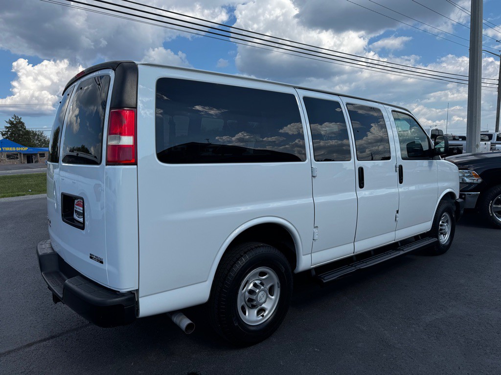2015 Chevrolet Express Image 5