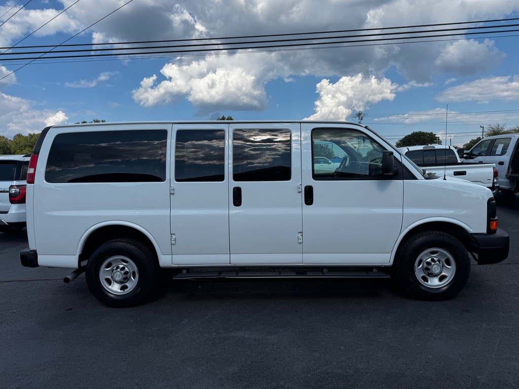 2015 Chevrolet Express Image 6