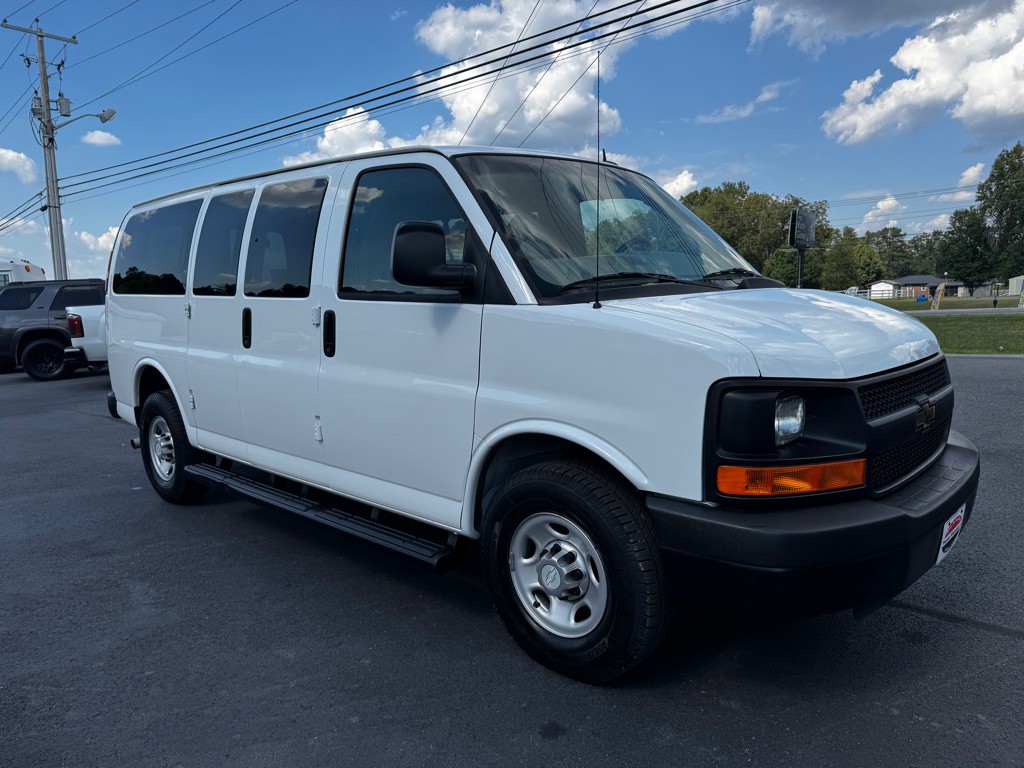 2015 Chevrolet Express Image 7