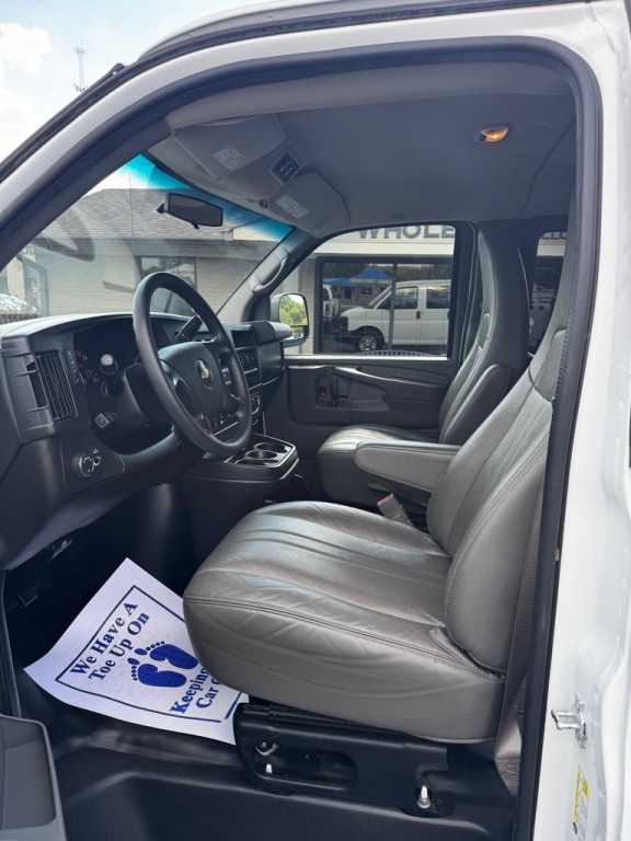 2015 Chevrolet Express Image 11