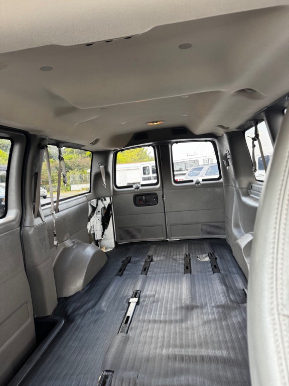 2015 Chevrolet Express Image 14