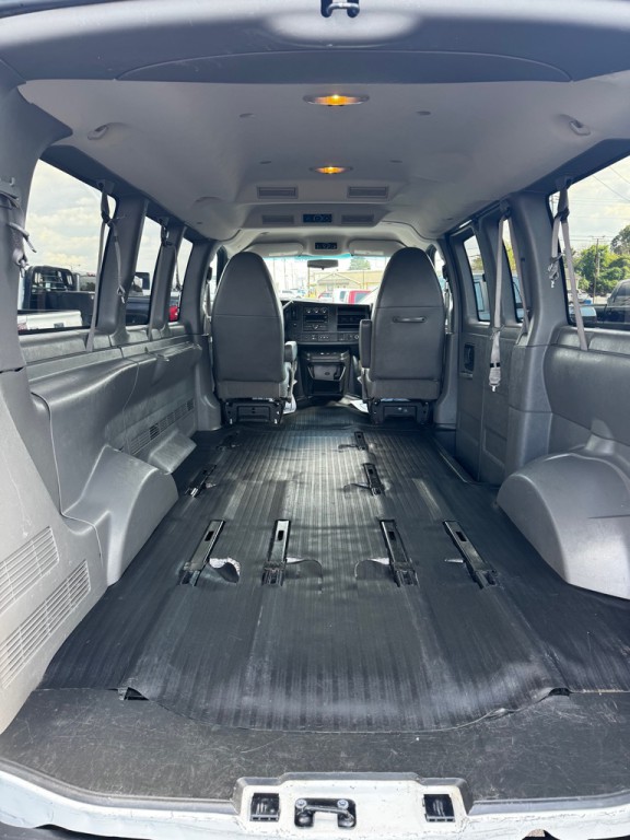 2015 Chevrolet Express Image 15