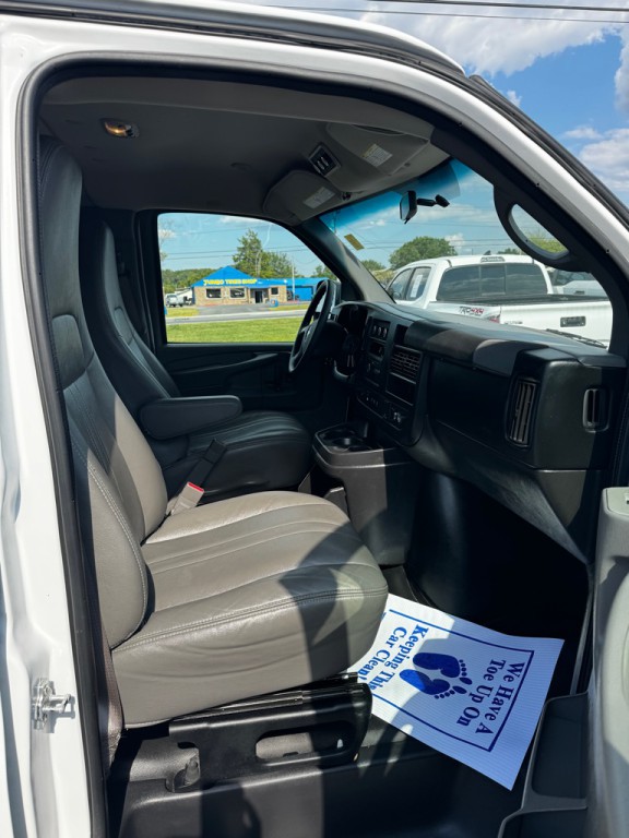 2015 Chevrolet Express Image 16