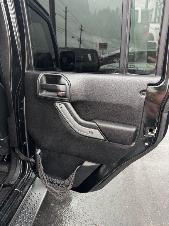 2012 Jeep Wrangler Unlimited Image 21