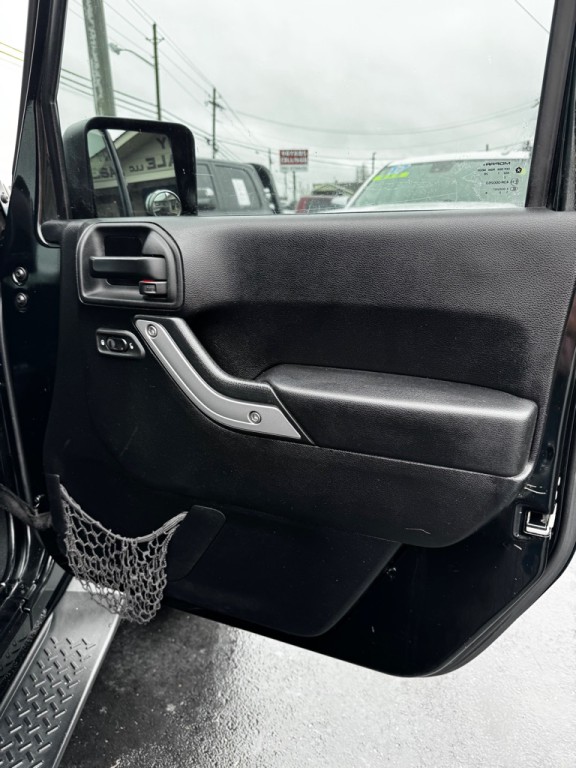 2012 Jeep Wrangler Unlimited Image 25