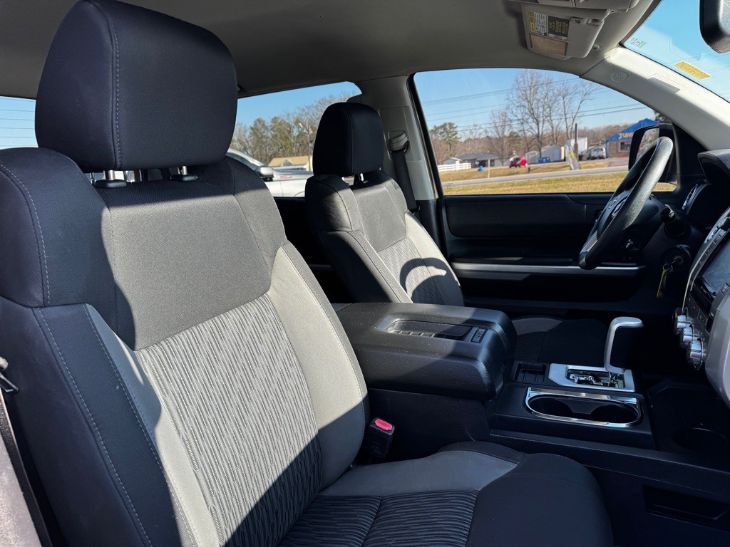 2017 Toyota Tundra Image 24