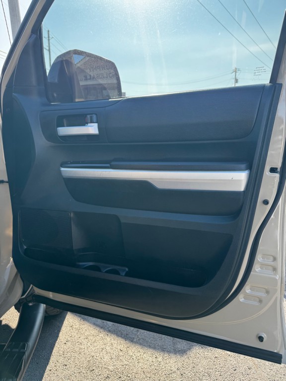 2017 Toyota Tundra Image 25