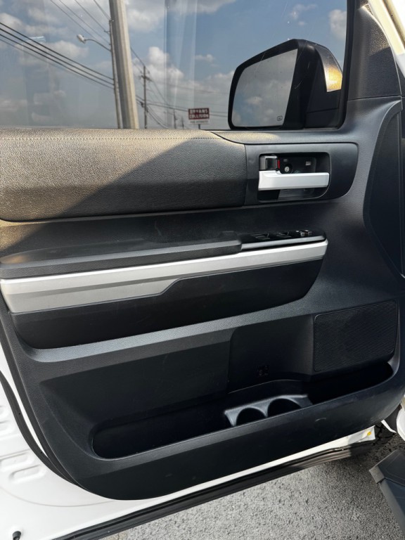 2015 Toyota Tundra Image 16