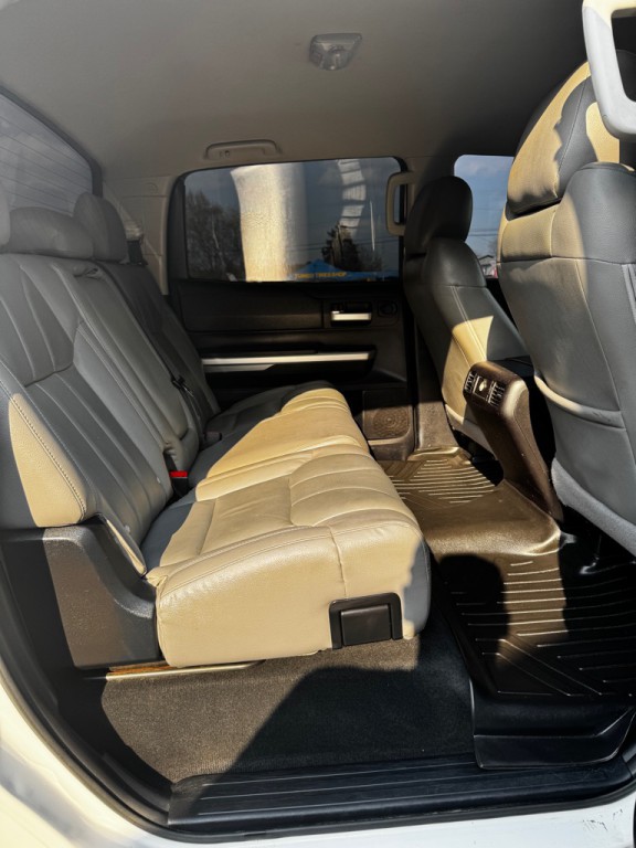 2015 Toyota Tundra Image 21