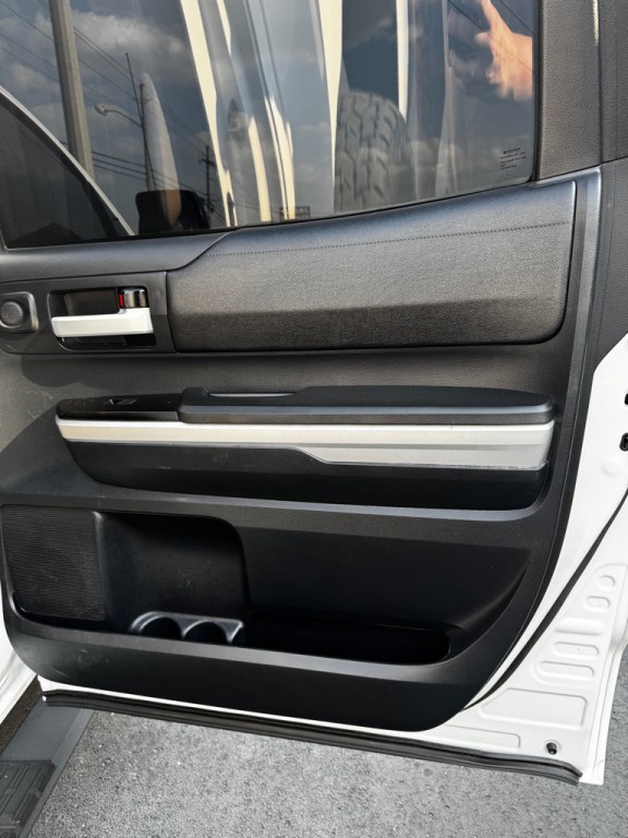 2015 Toyota Tundra Image 24