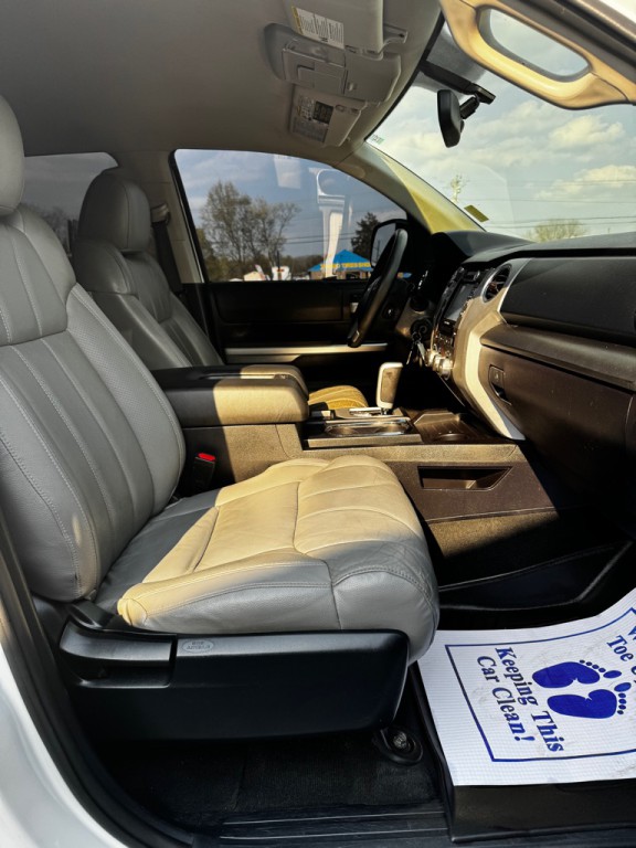 2015 Toyota Tundra Image 25